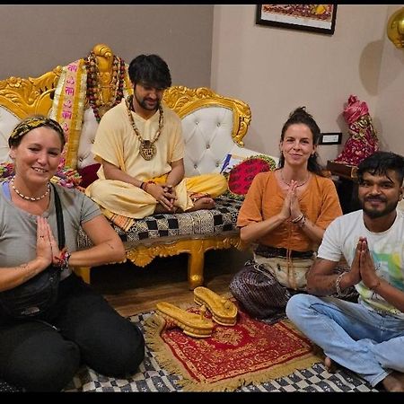 Karma Hostel Khajurāho Exteriör bild
