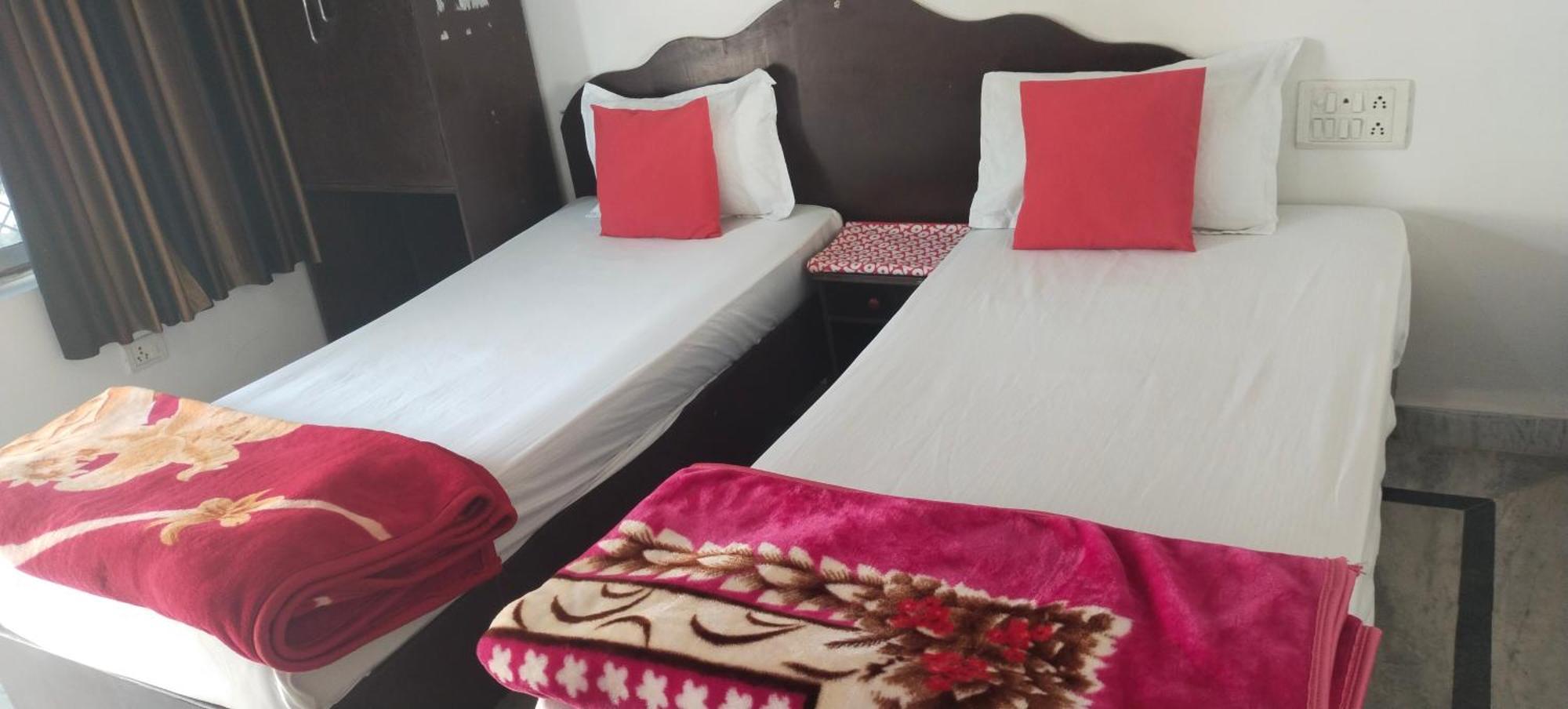 Karma Hostel Khajurāho Exteriör bild