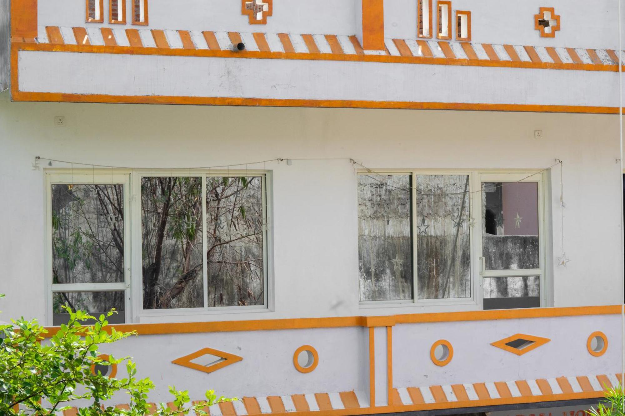 Karma Hostel Khajurāho Exteriör bild
