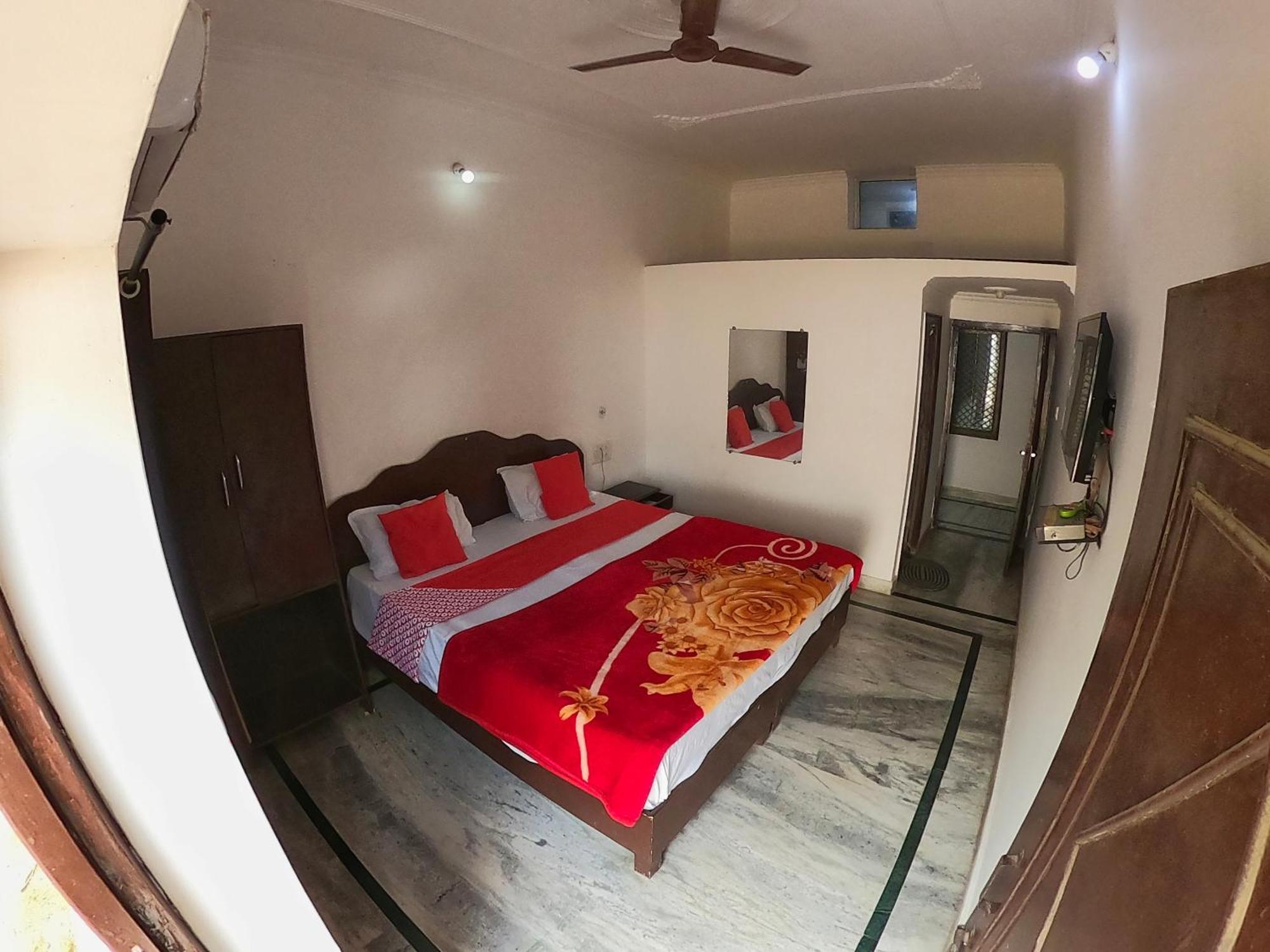 Karma Hostel Khajurāho Exteriör bild