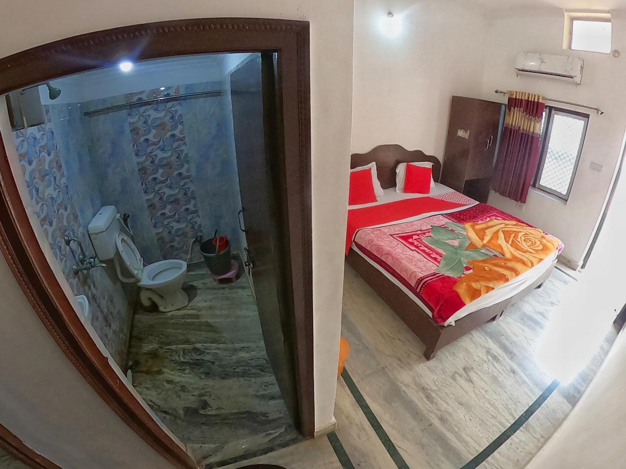 Karma Hostel Khajurāho Exteriör bild
